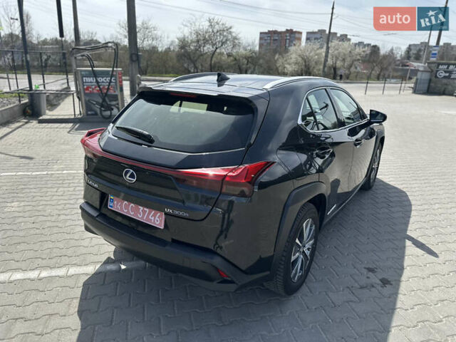 Черный Лексус UX, объемом двигателя 0 л и пробегом 54 тыс. км за 20600 $, фото 2 на Automoto.ua