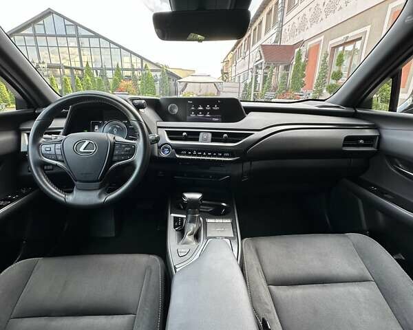 Чорний Лексус UX, об'ємом двигуна 0 л та пробігом 25 тис. км за 35850 $, фото 109 на Automoto.ua