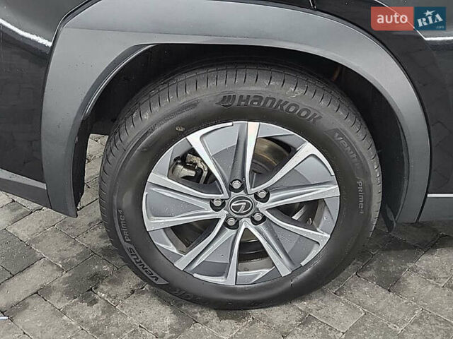 Черный Лексус UX, объемом двигателя 0 л и пробегом 125 тыс. км за 21900 $, фото 13 на Automoto.ua