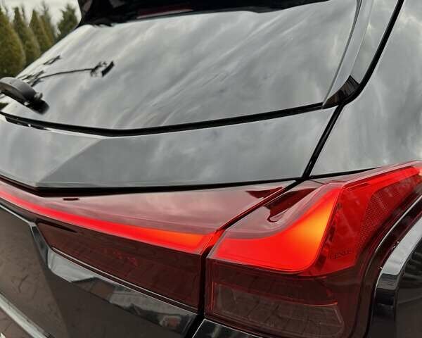 Черный Лексус UX, объемом двигателя 2 л и пробегом 25 тыс. км за 33750 $, фото 42 на Automoto.ua