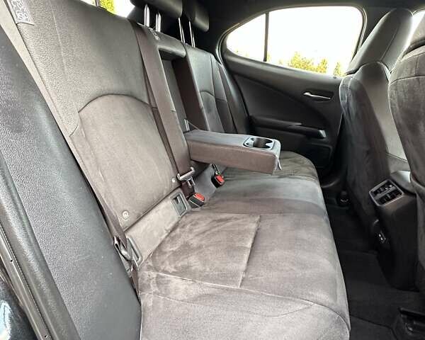 Чорний Лексус UX, об'ємом двигуна 0 л та пробігом 25 тис. км за 35850 $, фото 137 на Automoto.ua