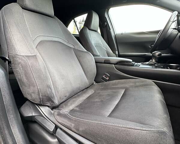 Чорний Лексус UX, об'ємом двигуна 0 л та пробігом 25 тис. км за 35850 $, фото 105 на Automoto.ua