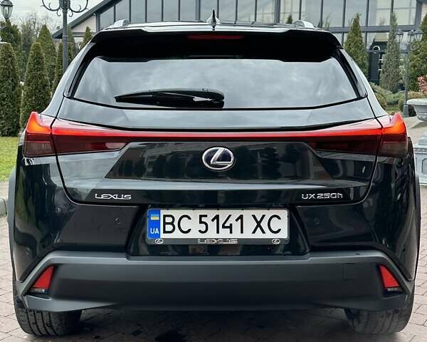 Черный Лексус UX, объемом двигателя 2 л и пробегом 25 тыс. км за 33750 $, фото 44 на Automoto.ua