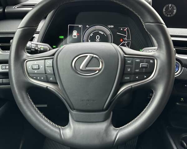 Черный Лексус UX, объемом двигателя 2 л и пробегом 25 тыс. км за 33750 $, фото 59 на Automoto.ua