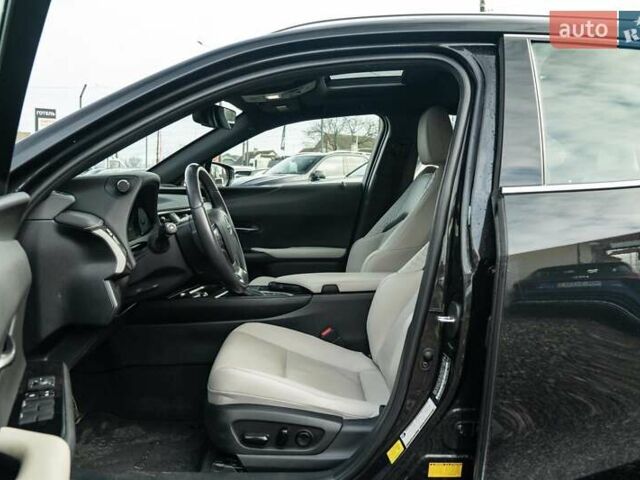 Чорний Лексус UX, об'ємом двигуна 2 л та пробігом 64 тис. км за 29900 $, фото 15 на Automoto.ua