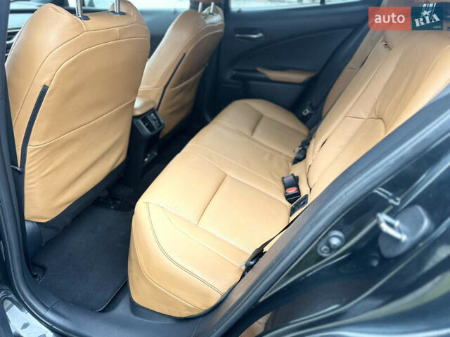 Черный Лексус UX, объемом двигателя 0 л и пробегом 109 тыс. км за 22750 $, фото 24 на Automoto.ua