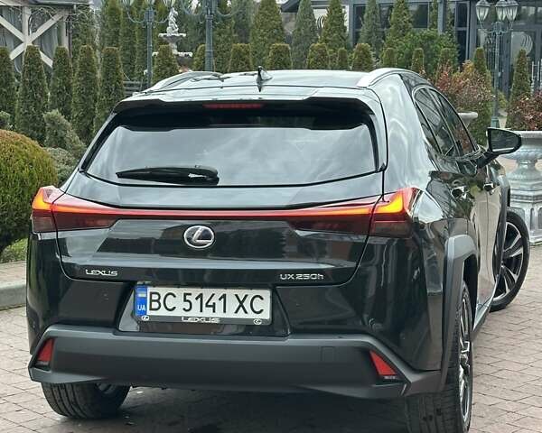 Черный Лексус UX, объемом двигателя 2 л и пробегом 25 тыс. км за 33750 $, фото 49 на Automoto.ua