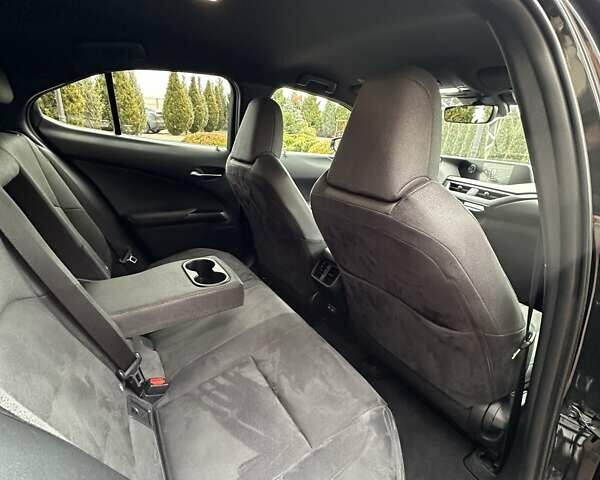 Черный Лексус UX, объемом двигателя 2 л и пробегом 25 тыс. км за 33750 $, фото 85 на Automoto.ua