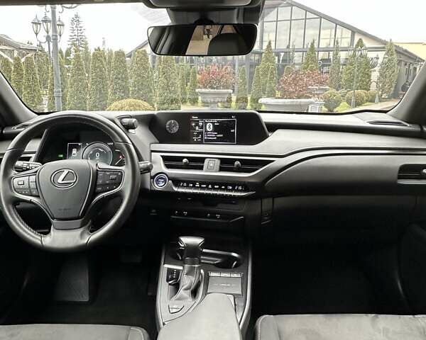 Черный Лексус UX, объемом двигателя 2 л и пробегом 25 тыс. км за 33750 $, фото 56 на Automoto.ua