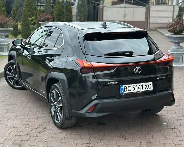 Черный Лексус UX, объемом двигателя 2 л и пробегом 25 тыс. км за 33750 $, фото 37 на Automoto.ua