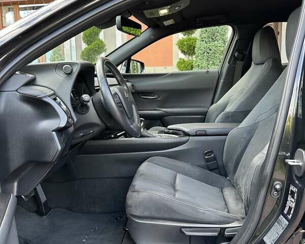 Чорний Лексус UX, об'ємом двигуна 0 л та пробігом 25 тис. км за 35850 $, фото 142 на Automoto.ua