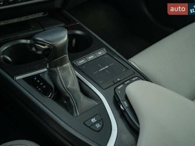 Чорний Лексус UX, об'ємом двигуна 2 л та пробігом 64 тис. км за 29900 $, фото 30 на Automoto.ua