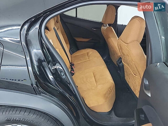 Черный Лексус UX, объемом двигателя 0 л и пробегом 125 тыс. км за 21900 $, фото 6 на Automoto.ua