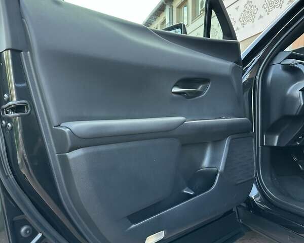 Чорний Лексус UX, об'ємом двигуна 0 л та пробігом 25 тис. км за 35750 $, фото 129 на Automoto.ua