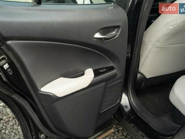 Чорний Лексус UX, об'ємом двигуна 2 л та пробігом 64 тис. км за 29900 $, фото 39 на Automoto.ua