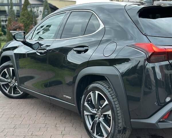 Черный Лексус UX, объемом двигателя 2 л и пробегом 25 тыс. км за 33750 $, фото 39 на Automoto.ua