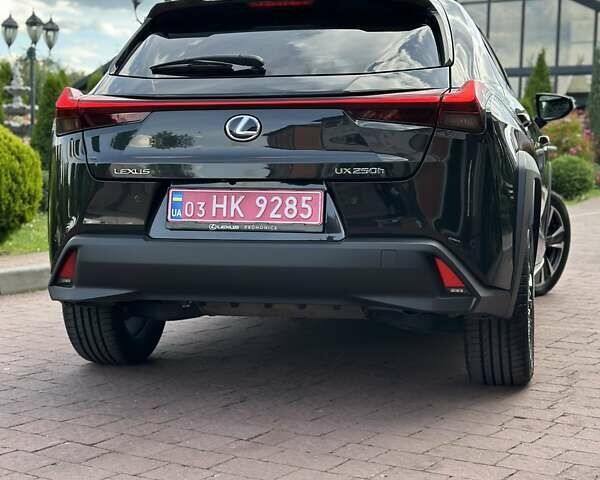 Чорний Лексус UX, об'ємом двигуна 0 л та пробігом 25 тис. км за 35850 $, фото 68 на Automoto.ua