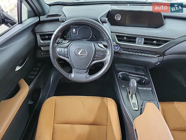 Черный Лексус UX, объемом двигателя 0 л и пробегом 125 тыс. км за 21900 $, фото 3 на Automoto.ua