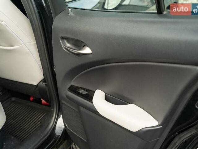 Чорний Лексус UX, об'ємом двигуна 2 л та пробігом 64 тис. км за 29900 $, фото 40 на Automoto.ua