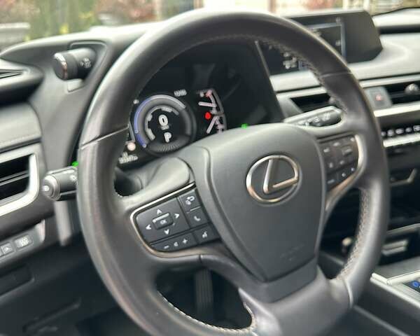 Черный Лексус UX, объемом двигателя 2 л и пробегом 25 тыс. км за 33750 $, фото 67 на Automoto.ua