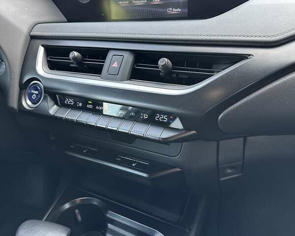 Чорний Лексус UX, об'ємом двигуна 0 л та пробігом 25 тис. км за 35750 $, фото 94 на Automoto.ua