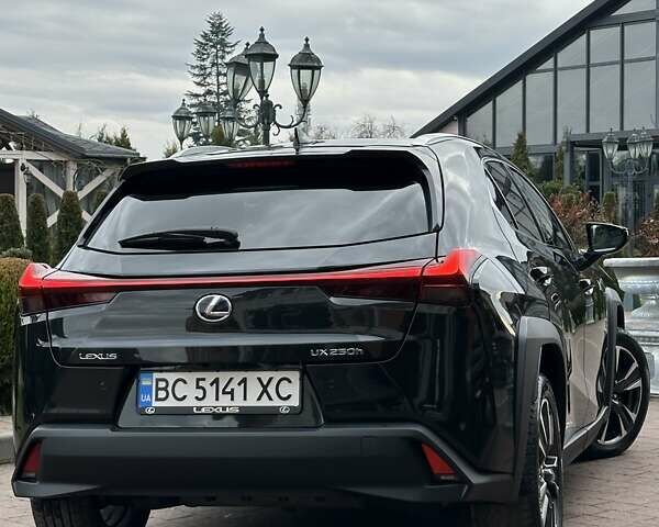 Черный Лексус UX, объемом двигателя 2 л и пробегом 25 тыс. км за 33750 $, фото 50 на Automoto.ua