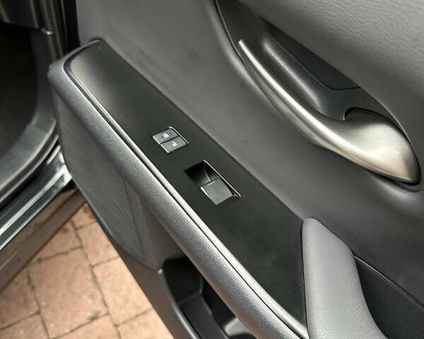 Черный Лексус UX, объемом двигателя 2 л и пробегом 25 тыс. км за 33750 $, фото 88 на Automoto.ua