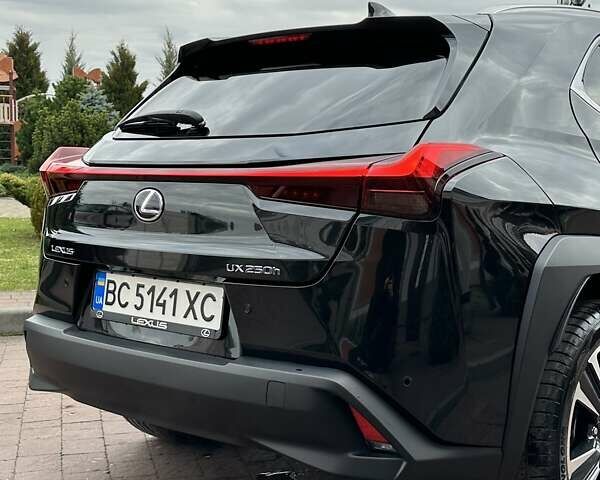 Черный Лексус UX, объемом двигателя 2 л и пробегом 25 тыс. км за 33750 $, фото 43 на Automoto.ua