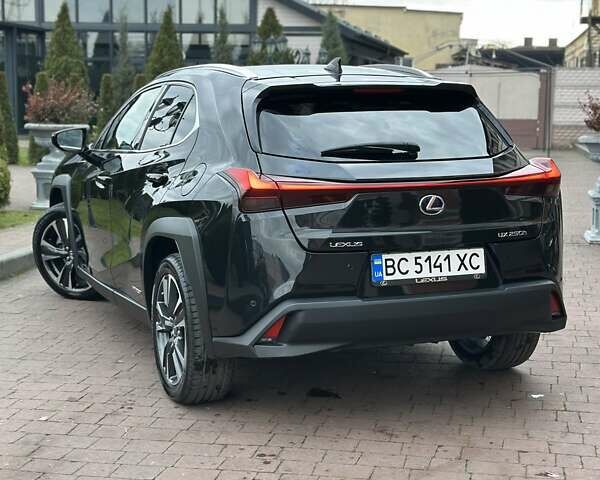 Черный Лексус UX, объемом двигателя 2 л и пробегом 25 тыс. км за 33750 $, фото 36 на Automoto.ua