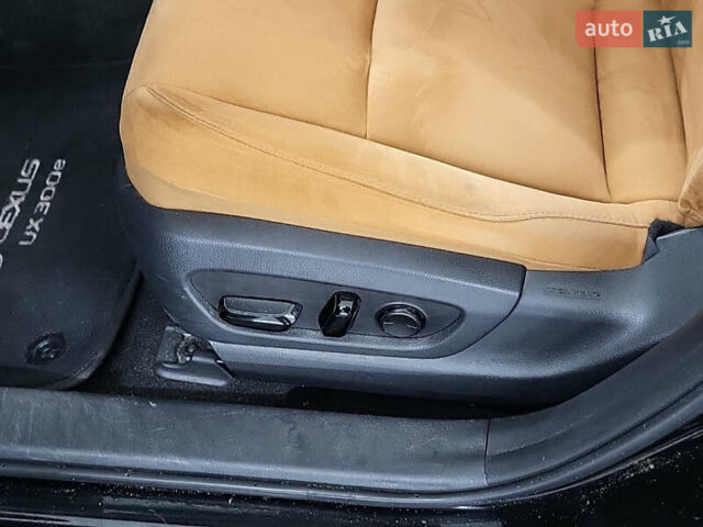 Черный Лексус UX, объемом двигателя 0 л и пробегом 125 тыс. км за 21900 $, фото 5 на Automoto.ua