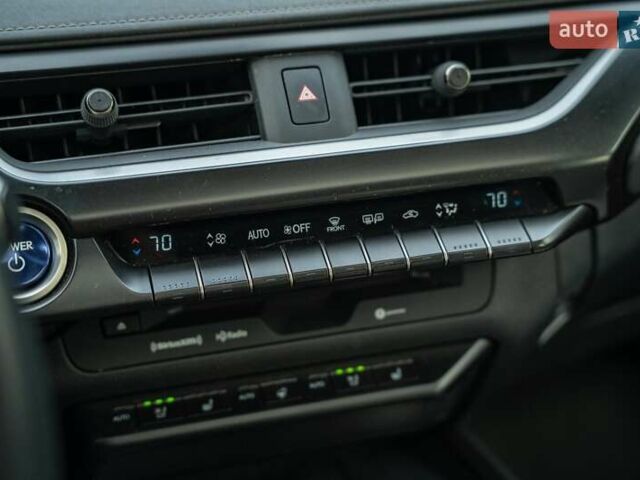 Чорний Лексус UX, об'ємом двигуна 2 л та пробігом 64 тис. км за 29900 $, фото 28 на Automoto.ua