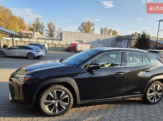 Черный Лексус UX, объемом двигателя 1.99 л и пробегом 62 тыс. км за 29500 $, фото 3 на Automoto.ua