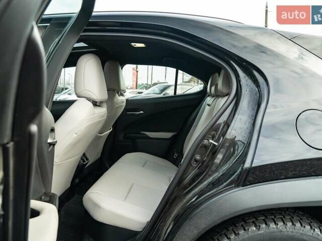 Чорний Лексус UX, об'ємом двигуна 2 л та пробігом 64 тис. км за 29900 $, фото 34 на Automoto.ua