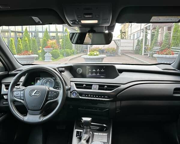 Чорний Лексус UX, об'ємом двигуна 0 л та пробігом 25 тис. км за 35850 $, фото 111 на Automoto.ua