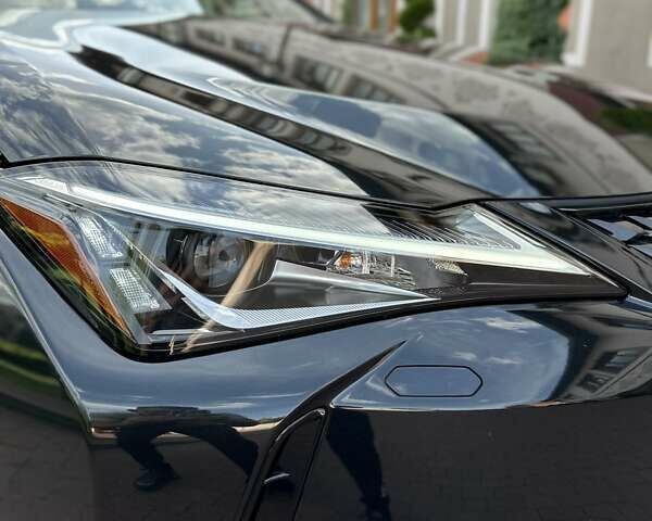 Чорний Лексус UX, об'ємом двигуна 0 л та пробігом 25 тис. км за 35850 $, фото 44 на Automoto.ua