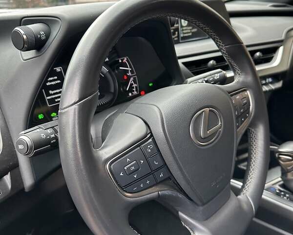 Черный Лексус UX, объемом двигателя 2 л и пробегом 25 тыс. км за 33750 $, фото 65 на Automoto.ua