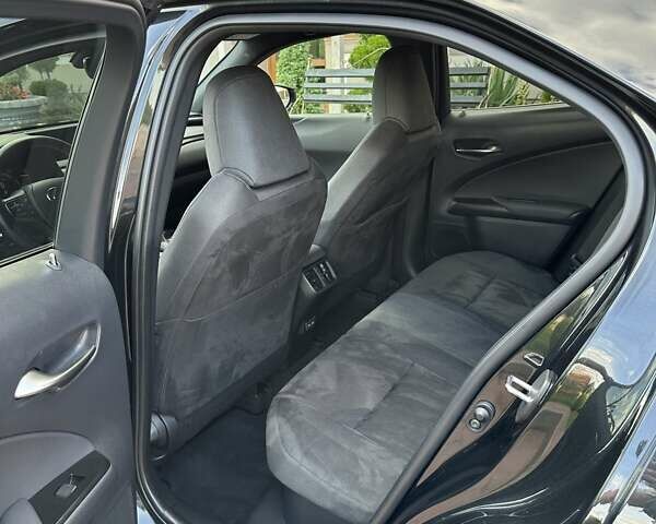Чорний Лексус UX, об'ємом двигуна 0 л та пробігом 25 тис. км за 35850 $, фото 140 на Automoto.ua