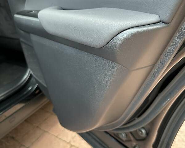 Чорний Лексус UX, об'ємом двигуна 0 л та пробігом 25 тис. км за 35850 $, фото 135 на Automoto.ua