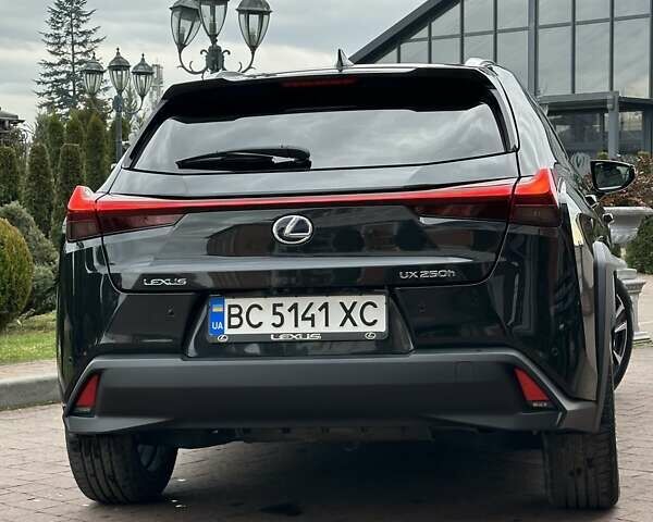 Черный Лексус UX, объемом двигателя 2 л и пробегом 25 тыс. км за 33750 $, фото 51 на Automoto.ua