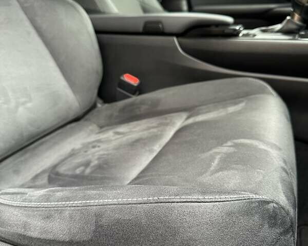 Черный Лексус UX, объемом двигателя 2 л и пробегом 25 тыс. км за 33750 $, фото 91 на Automoto.ua