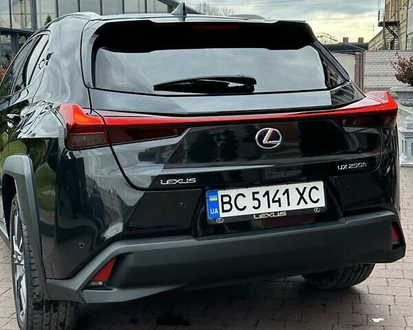 Черный Лексус UX, объемом двигателя 2 л и пробегом 25 тыс. км за 33750 $, фото 48 на Automoto.ua