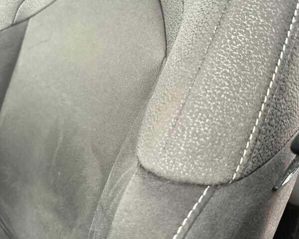 Черный Лексус UX, объемом двигателя 2 л и пробегом 25 тыс. км за 33750 $, фото 73 на Automoto.ua