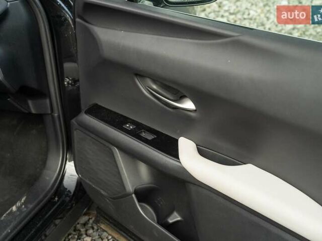 Чорний Лексус UX, об'ємом двигуна 2 л та пробігом 64 тис. км за 29900 $, фото 38 на Automoto.ua