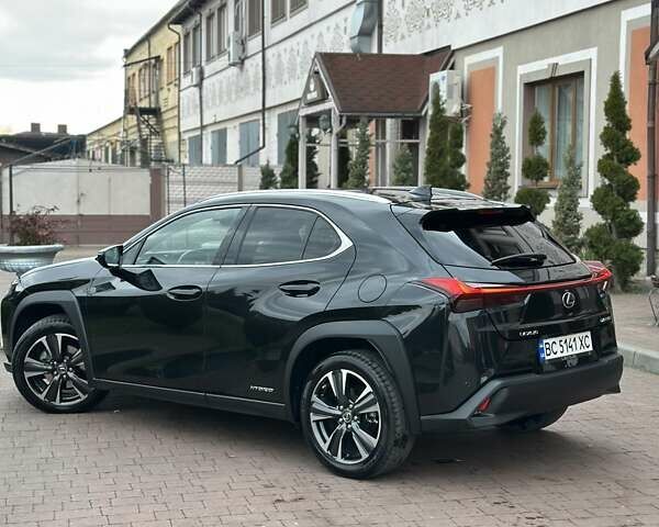 Черный Лексус UX, объемом двигателя 2 л и пробегом 25 тыс. км за 33750 $, фото 38 на Automoto.ua