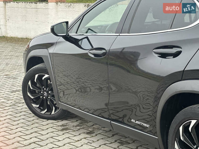 Черный Лексус UX, объемом двигателя 0 л и пробегом 109 тыс. км за 22750 $, фото 61 на Automoto.ua