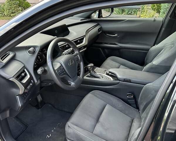 Чорний Лексус UX, об'ємом двигуна 0 л та пробігом 25 тис. км за 35850 $, фото 99 на Automoto.ua