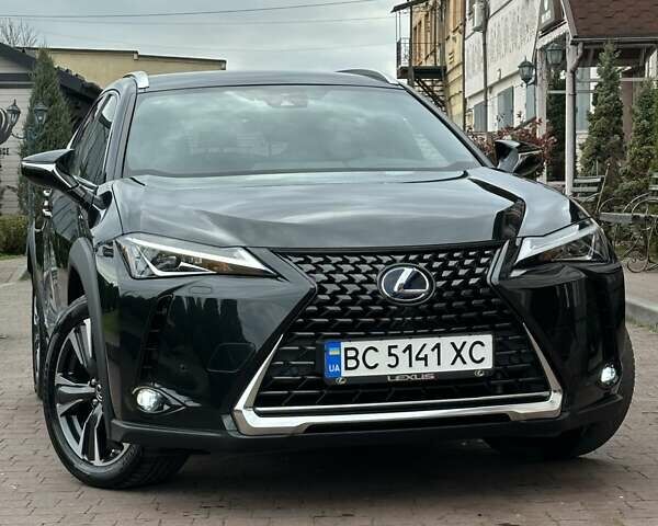 Черный Лексус UX, объемом двигателя 2 л и пробегом 25 тыс. км за 33750 $, фото 2 на Automoto.ua