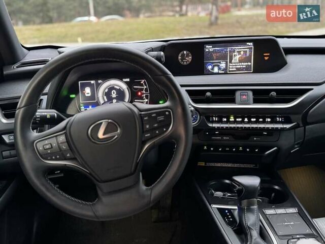 Черный Лексус UX, объемом двигателя 2 л и пробегом 56 тыс. км за 26000 $, фото 11 на Automoto.ua