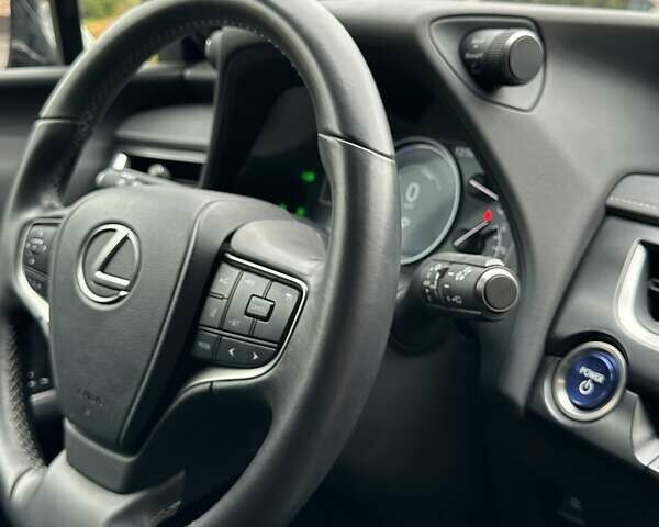 Черный Лексус UX, объемом двигателя 2 л и пробегом 25 тыс. км за 33750 $, фото 62 на Automoto.ua