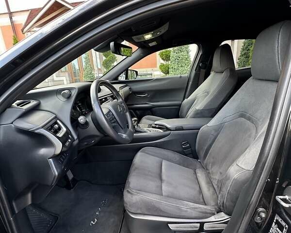 Чорний Лексус UX, об'ємом двигуна 0 л та пробігом 25 тис. км за 35850 $, фото 98 на Automoto.ua